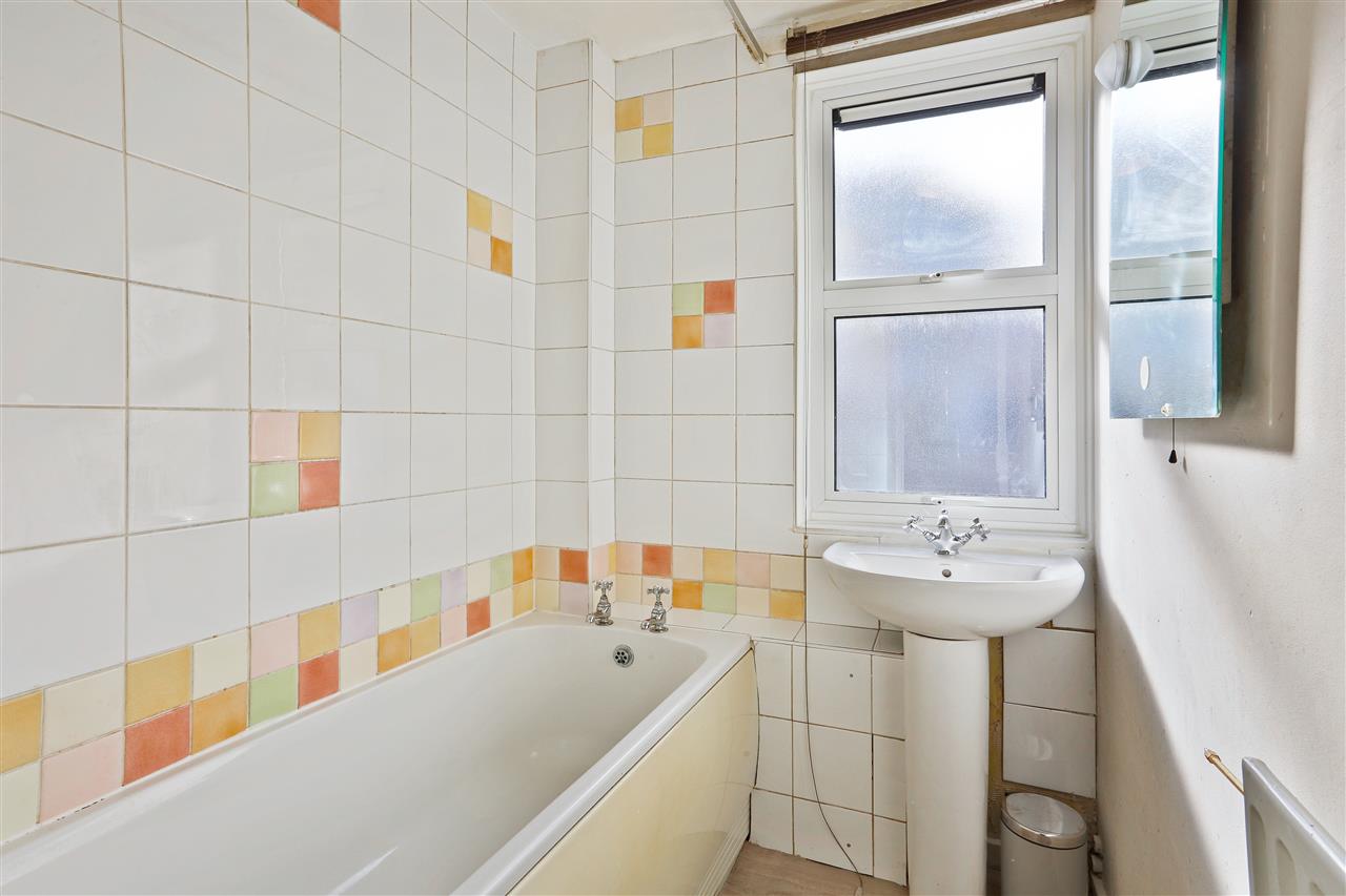 2 bed maisonette for sale in Manorfield Close 10