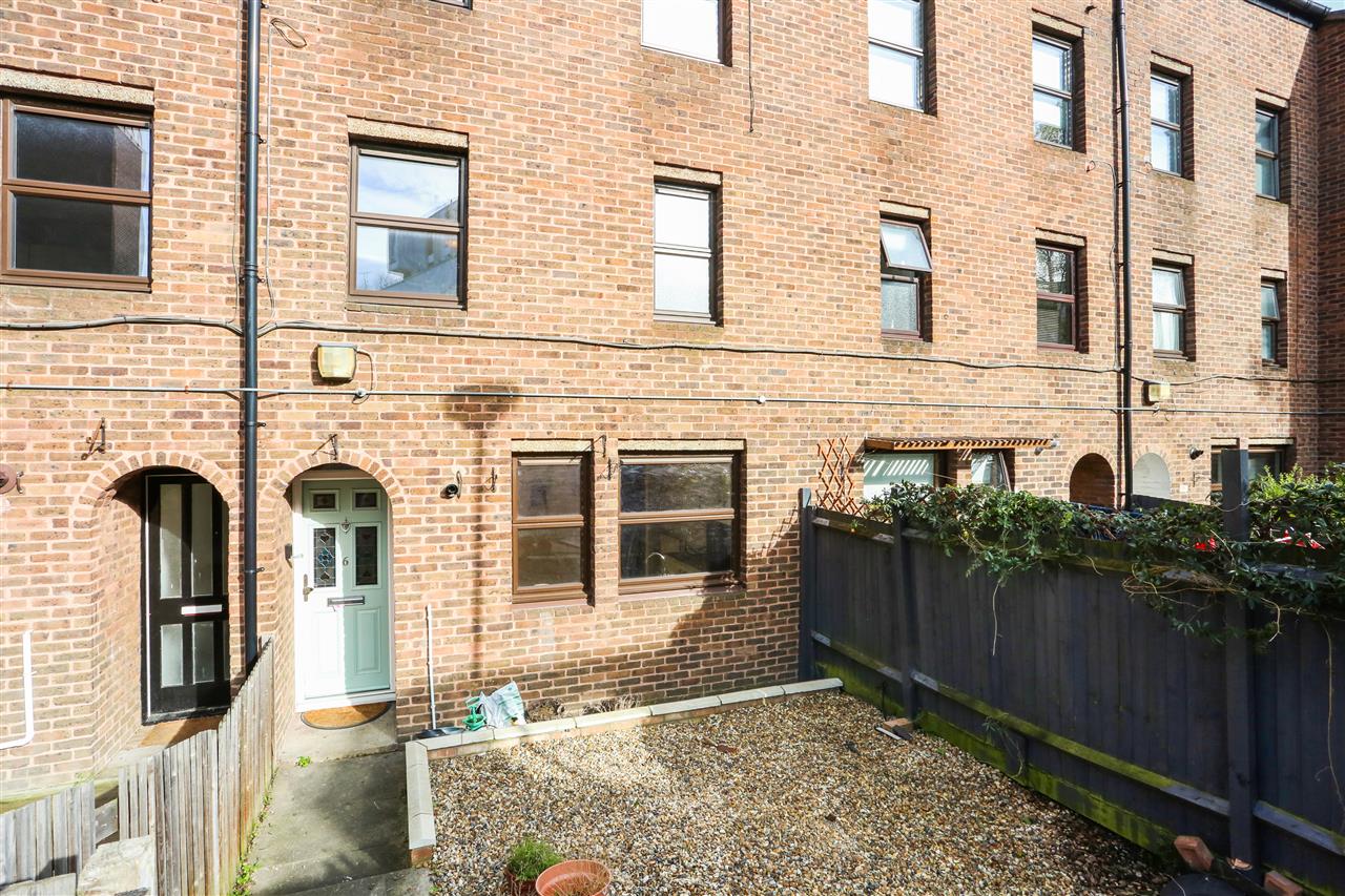 2 bed maisonette for sale in Manorfield Close 13