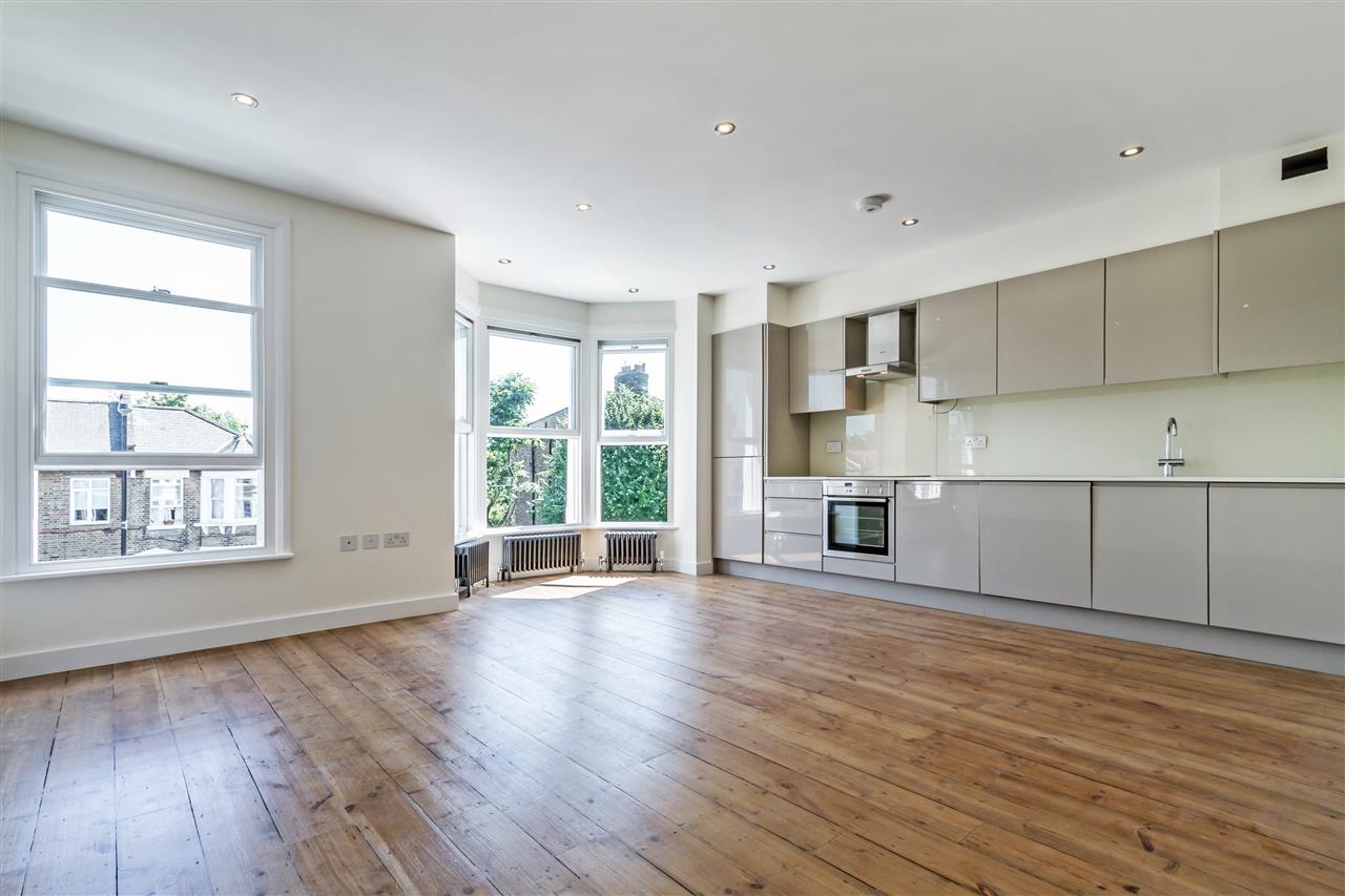 3 bed flat for sale in Brecknock Road  - Property Image 1