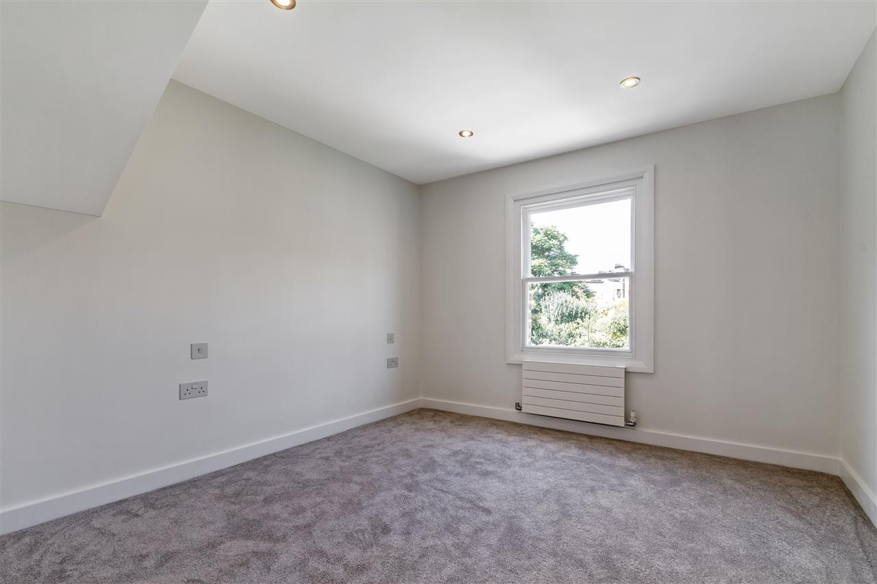 3 bed flat for sale in Brecknock Road 3