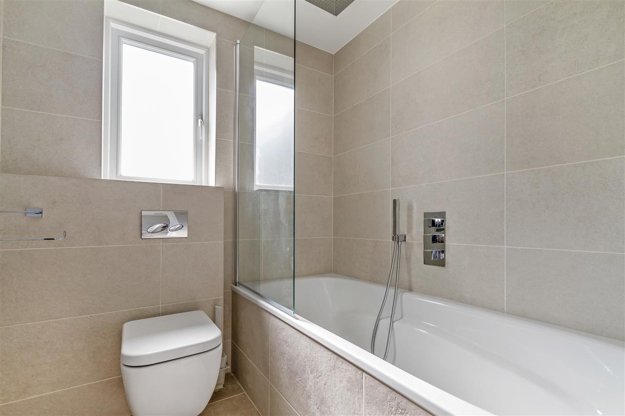 3 bed flat for sale in Brecknock Road 4