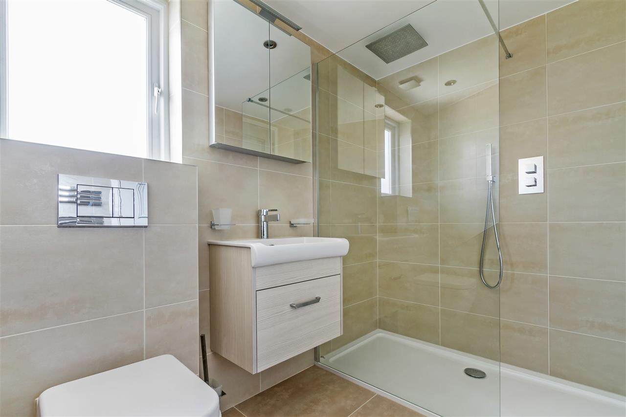 3 bed flat for sale in Brecknock Road  - Property Image 6