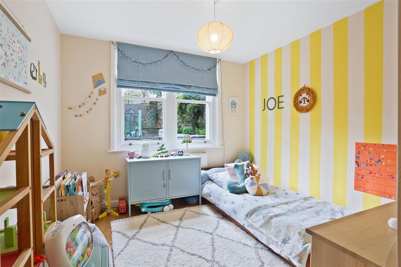 3 bed flat for sale in Huddleston Road  - Property Image 13