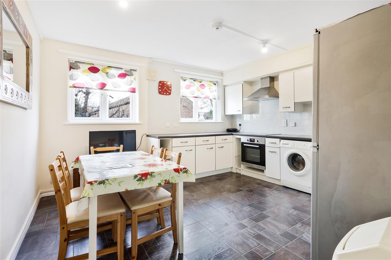 2 bed flat for sale in Tufnell Park Road - Property Image 1