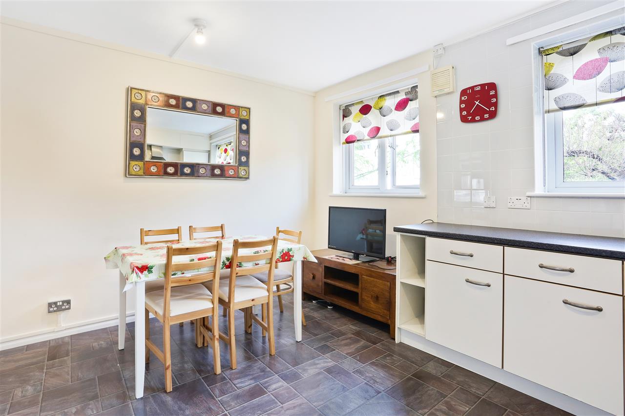 2 bed flat for sale in Tufnell Park Road  - Property Image 4