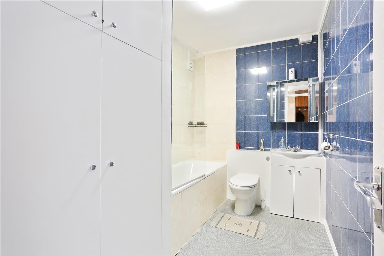 2 bed flat for sale in Tufnell Park Road  - Property Image 9