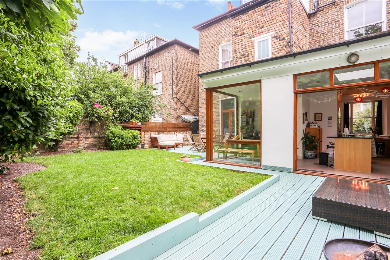 5 bed semi-detached house for sale in Beacon Hill 5