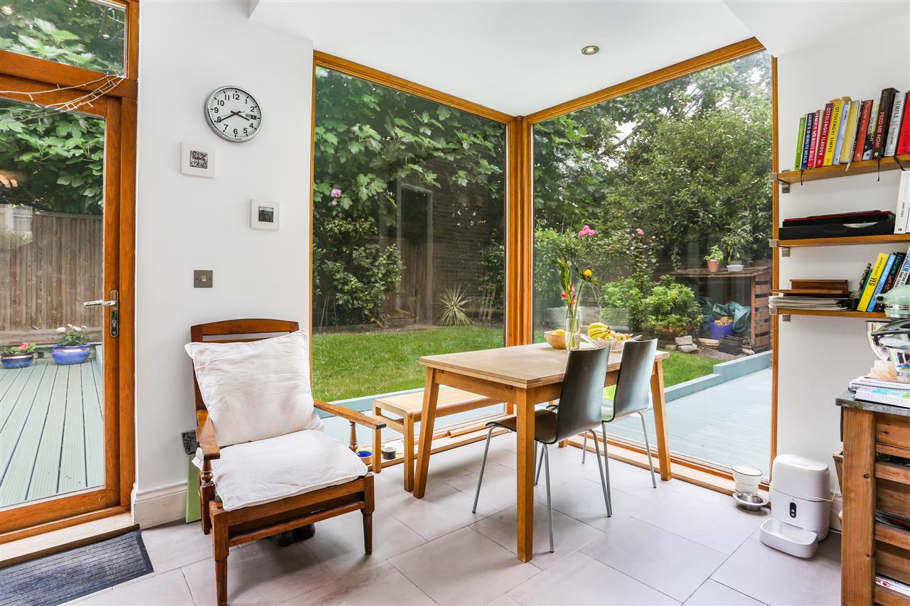 5 bed semi-detached house for sale in Beacon Hill  - Property Image 7