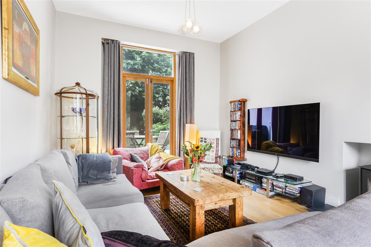 5 bed semi-detached house for sale in Beacon Hill  - Property Image 12