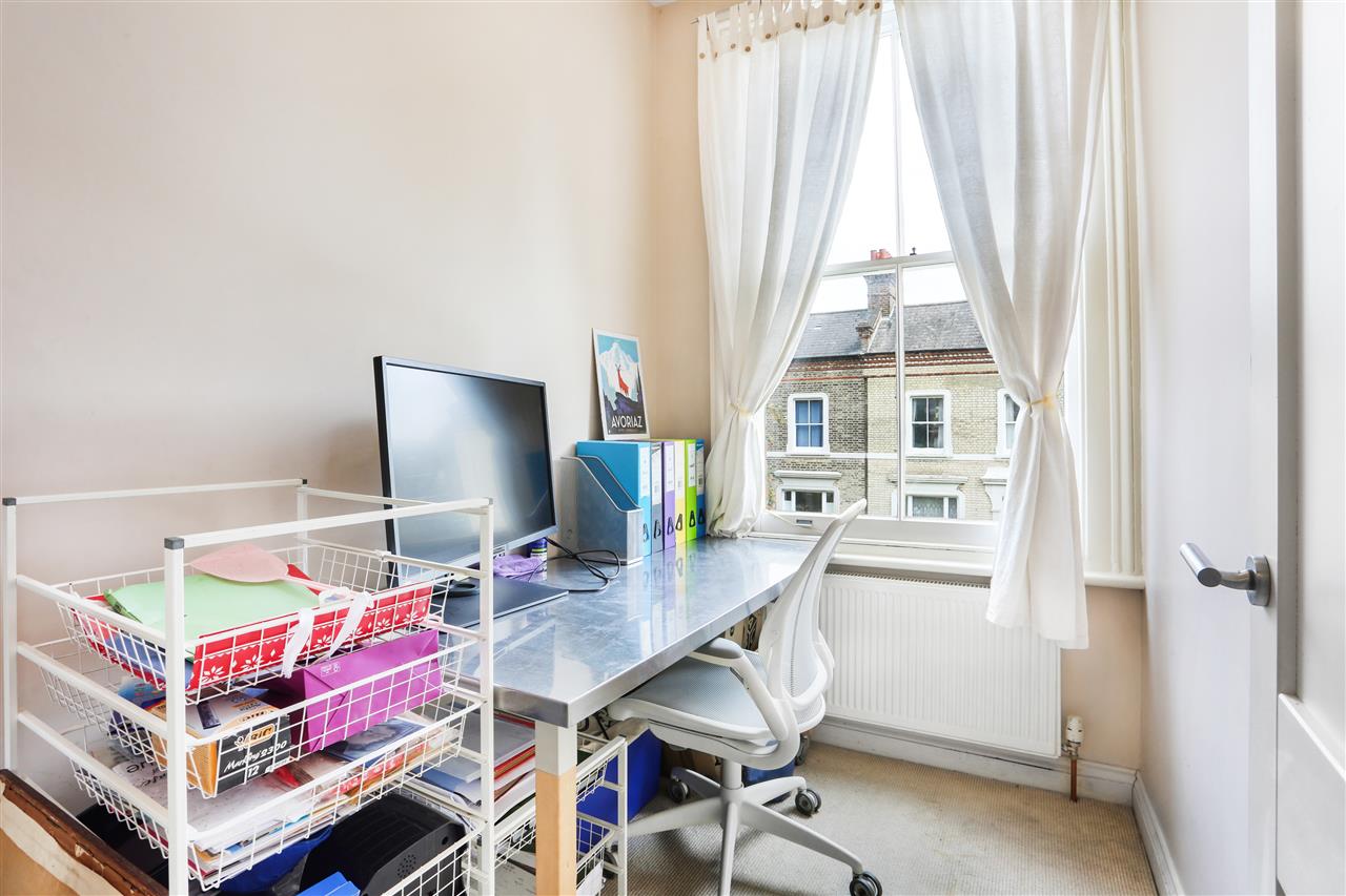 5 bed semi-detached house for sale in Beacon Hill  - Property Image 13