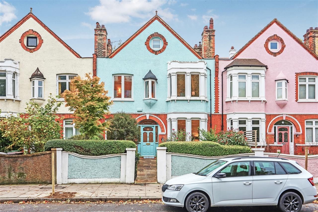 6 bed for sale in Brecknock Road 2