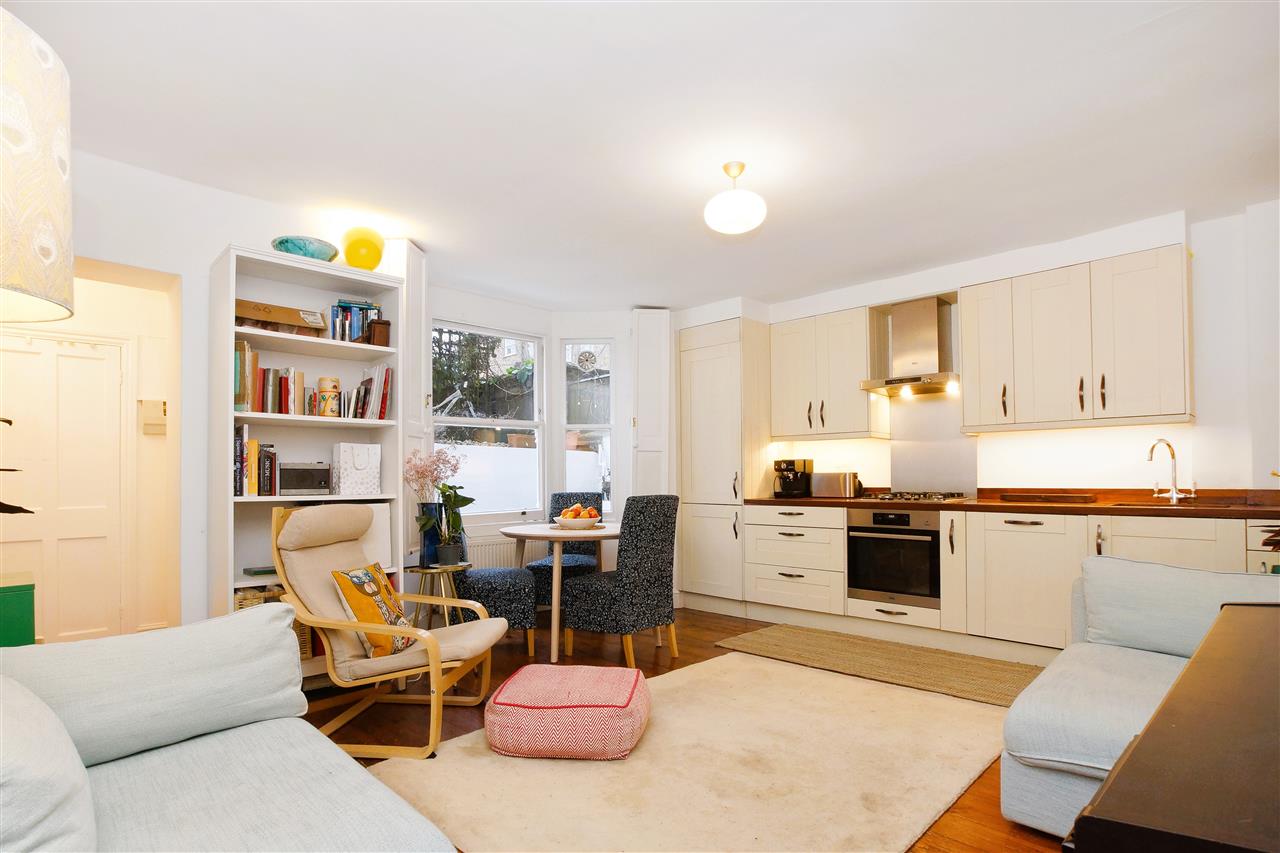 2 bed flat for sale in Tufnell Park Road 1