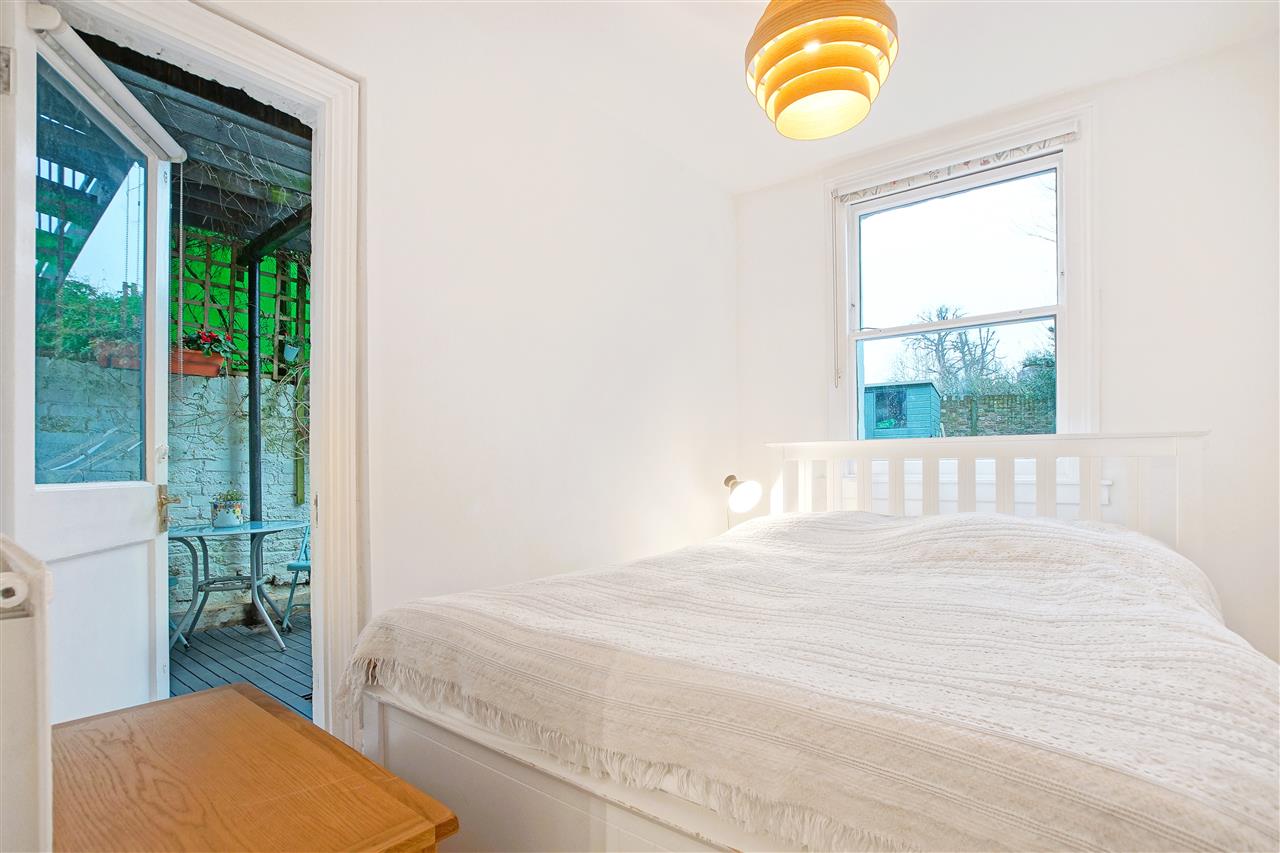 2 bed flat for sale in Tufnell Park Road 5