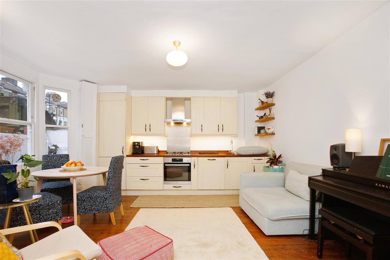 2 bed flat for sale in Tufnell Park Road 10