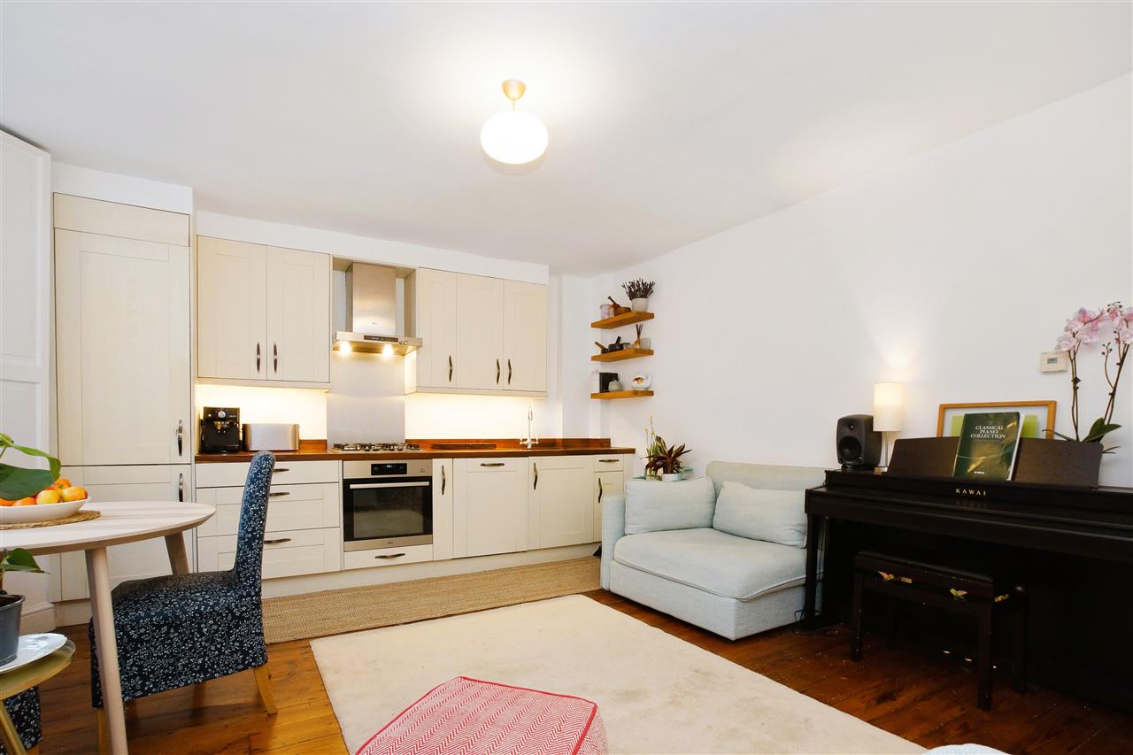 2 bed flat for sale in Tufnell Park Road  - Property Image 12