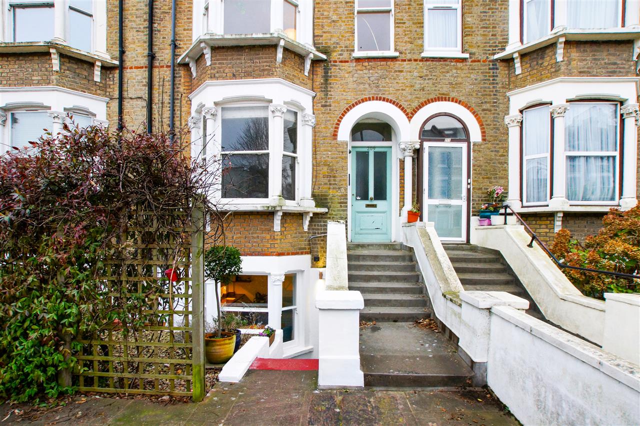 2 bed flat for sale in Tufnell Park Road 14