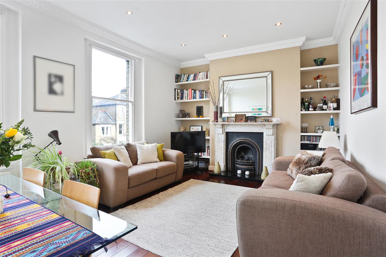 3 bed flat for sale in Huddleston Road - Property Image 1