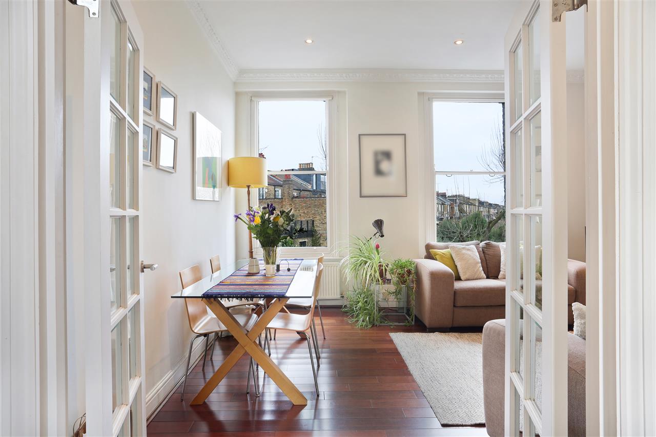 3 bed flat for sale in Huddleston Road  - Property Image 5