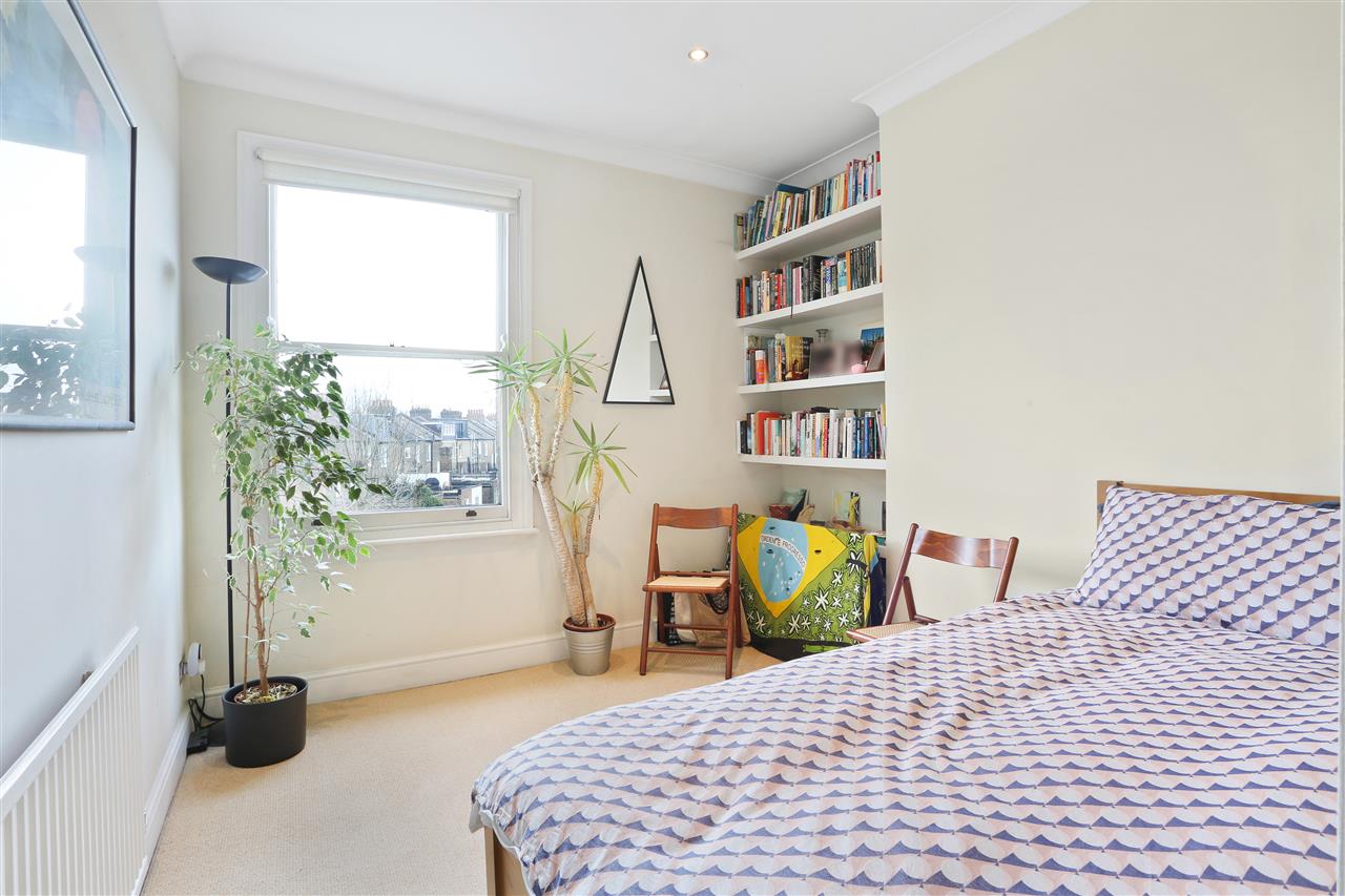 3 bed flat for sale in Huddleston Road  - Property Image 9