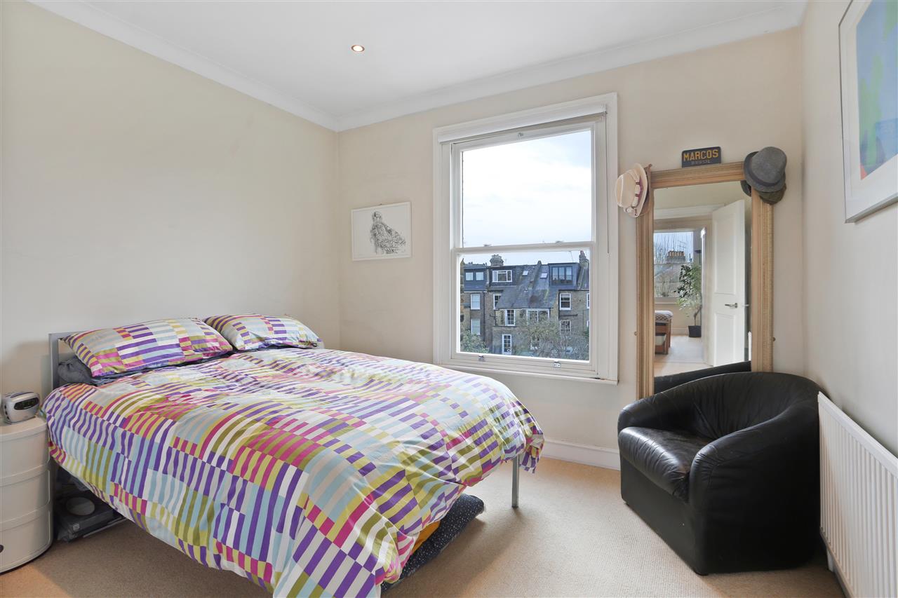 3 bed flat for sale in Huddleston Road  - Property Image 10