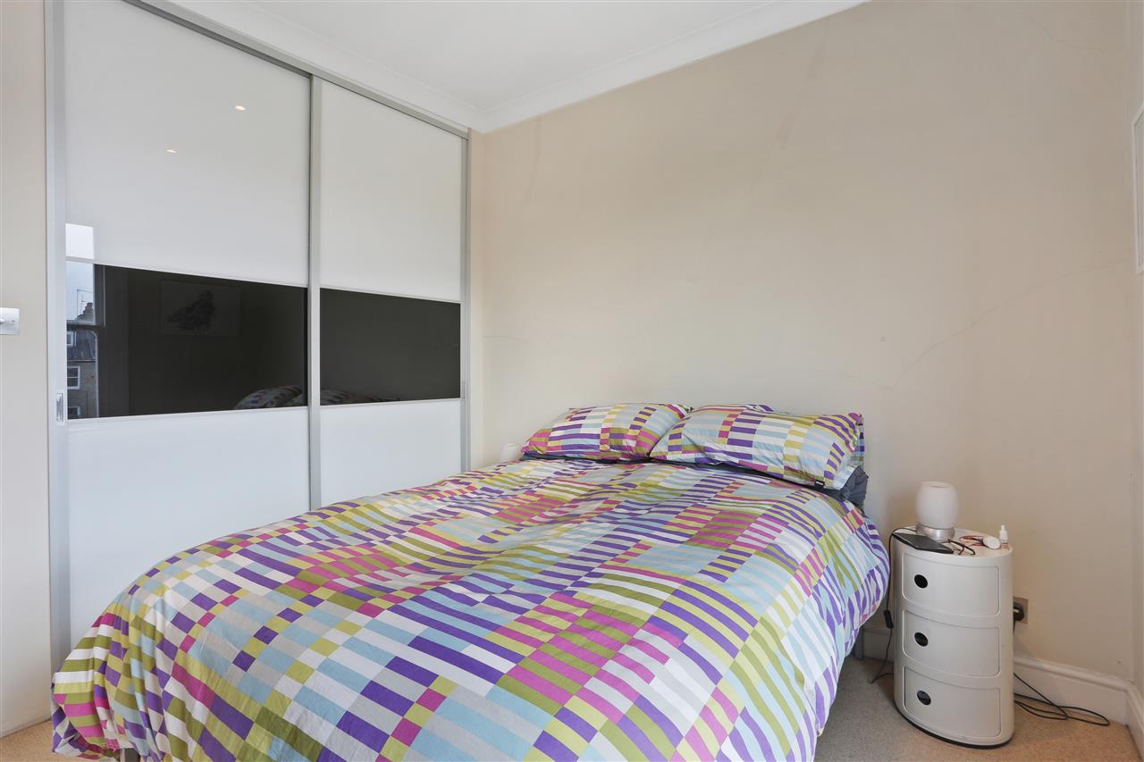 3 bed flat for sale in Huddleston Road  - Property Image 11