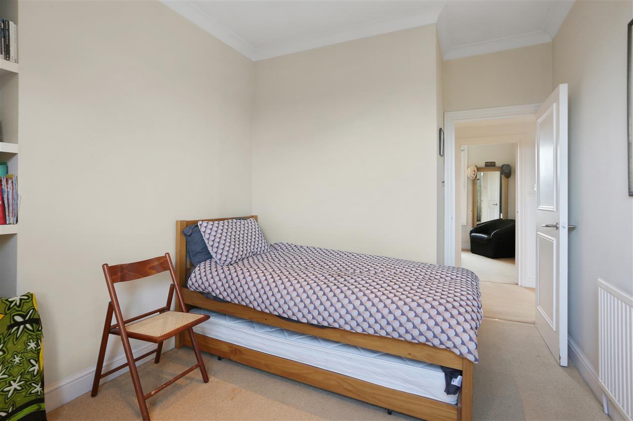 3 bed flat for sale in Huddleston Road 11