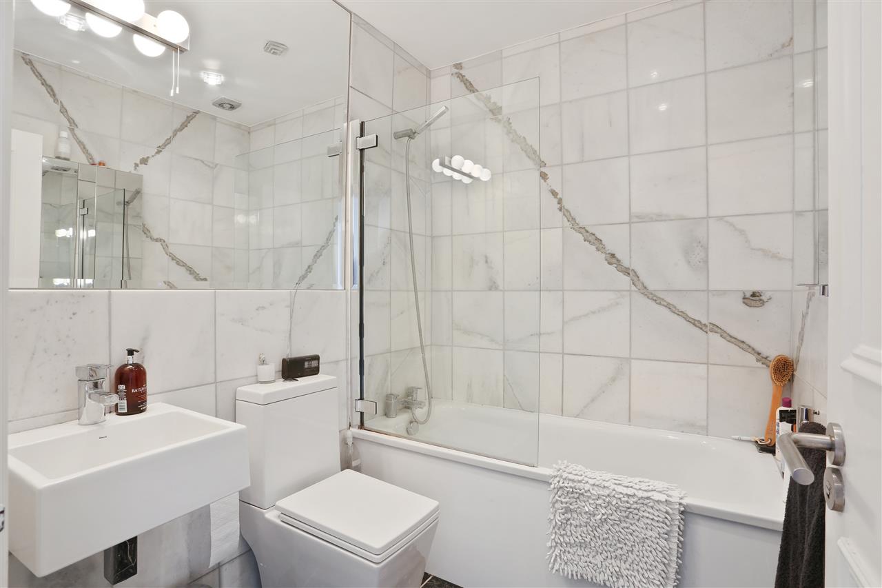 3 bed flat for sale in Huddleston Road  - Property Image 14