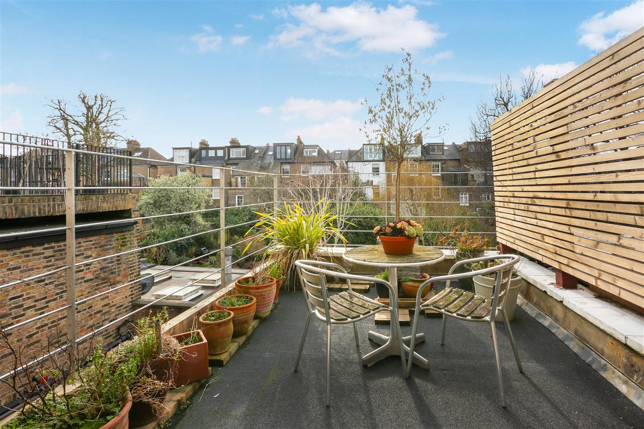 3 bed flat for sale in Huddleston Road  - Property Image 17