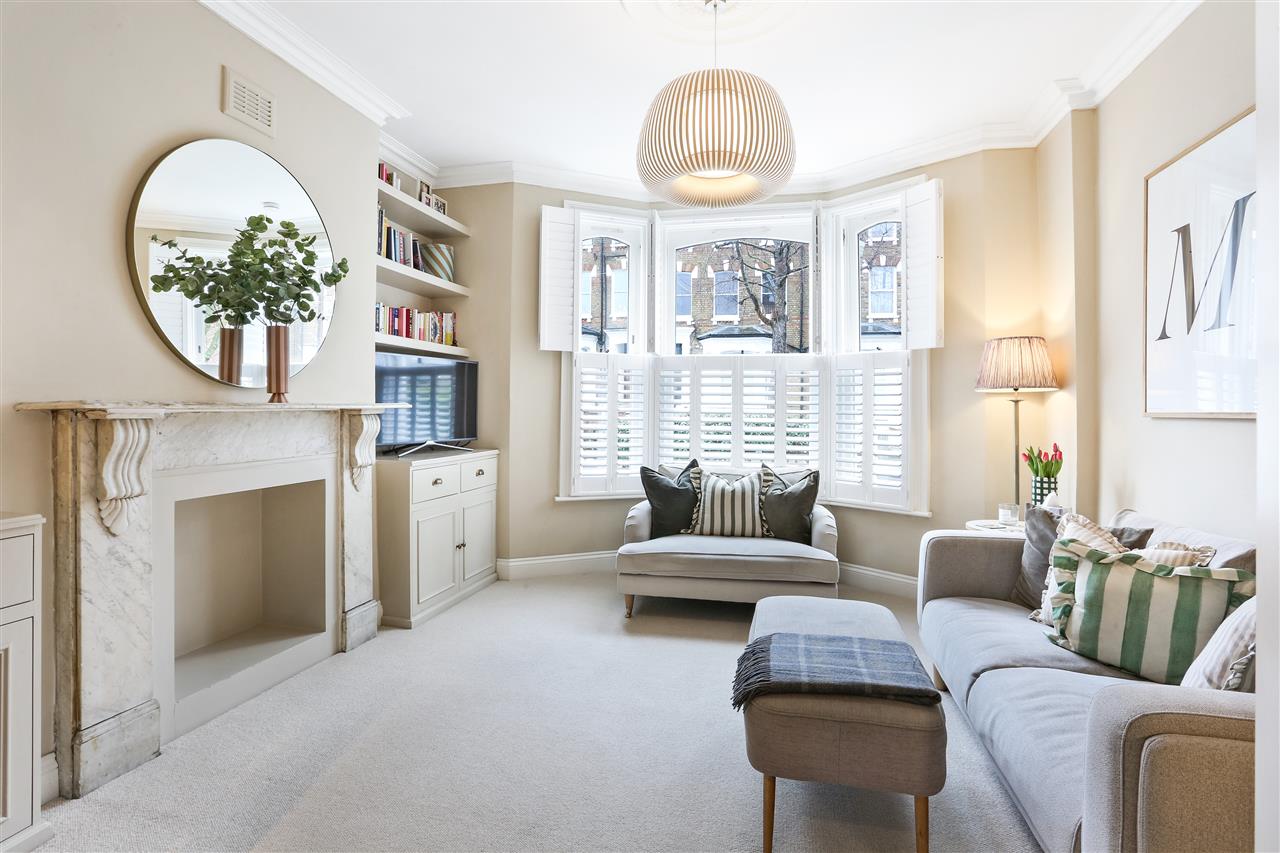 NEW LISTING! An immaculately presented split level garden apartment occupying the ground floor of an end of terrace Victorian property situated in a highly sought after road in Tufnell Park. The property is within close proximity to Tufnell Park's varied shops, cafes, bars, restaurants, local ...