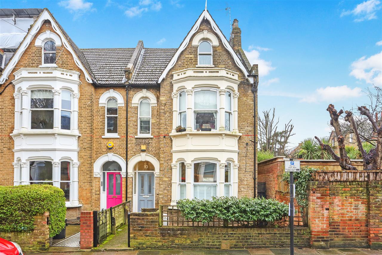 2 bed flat for sale in Highwood Road  - Property Image 2