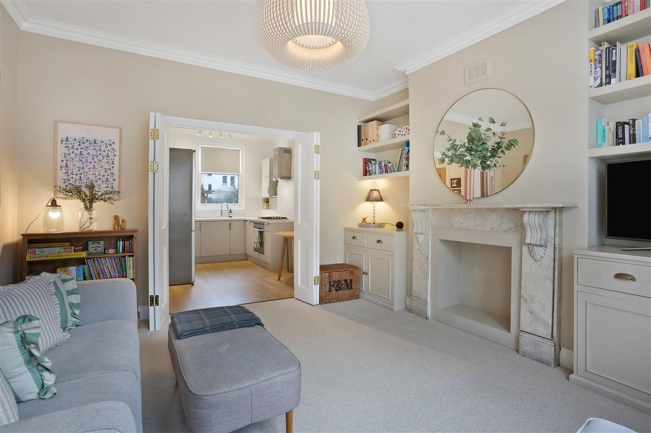 2 bed flat for sale in Highwood Road 6