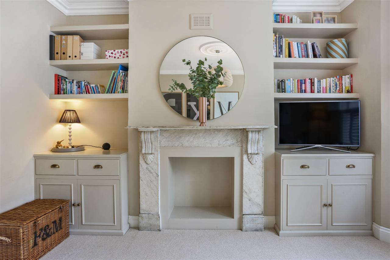 2 bed flat for sale in Highwood Road 8