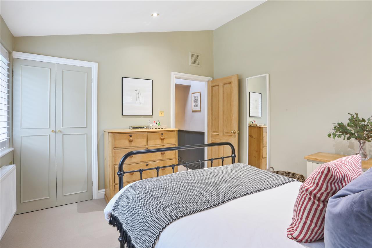 2 bed flat for sale in Highwood Road  - Property Image 13