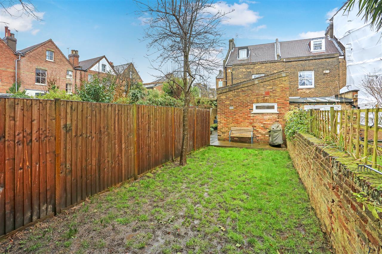 2 bed flat for sale in Highwood Road 16