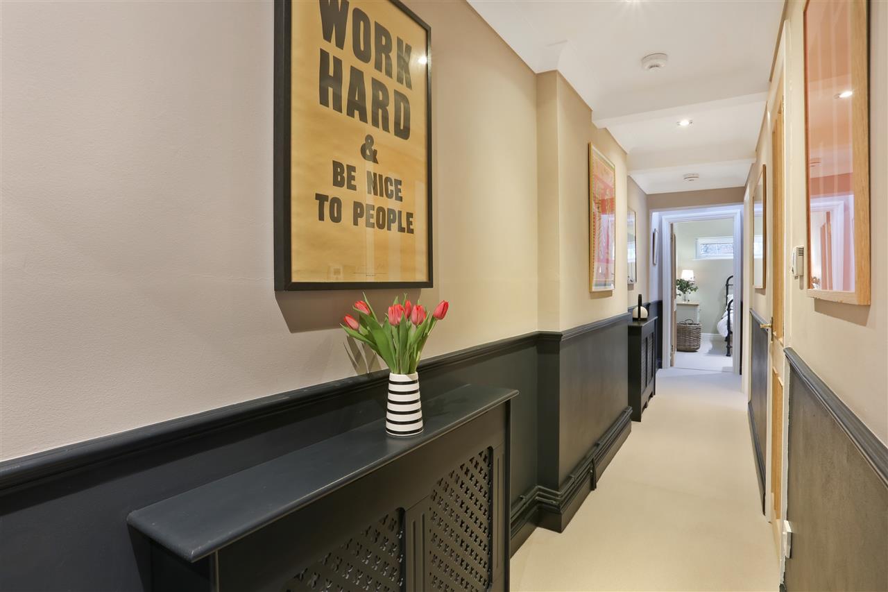 2 bed flat for sale in Highwood Road 18