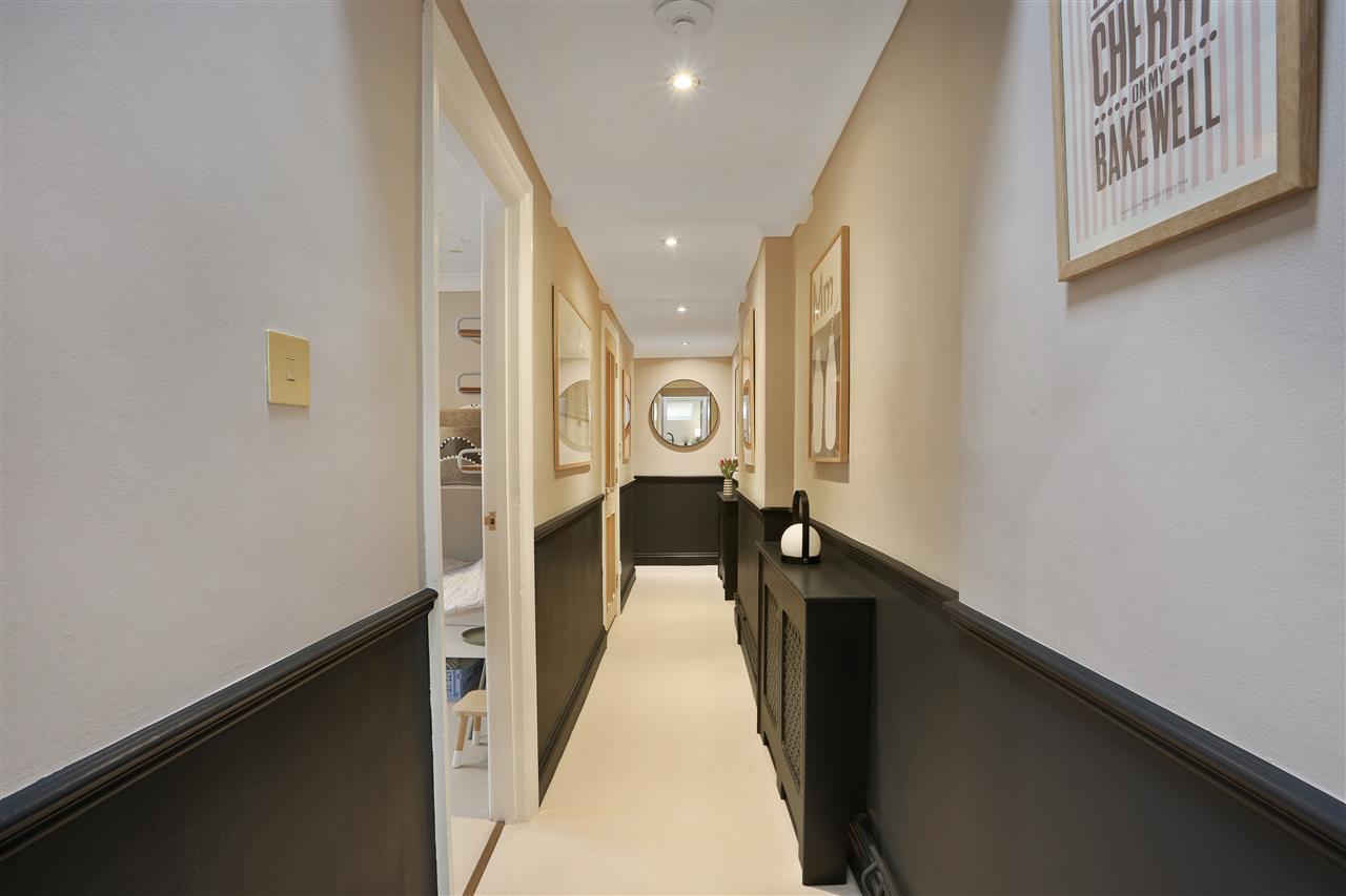 2 bed flat for sale in Highwood Road 19