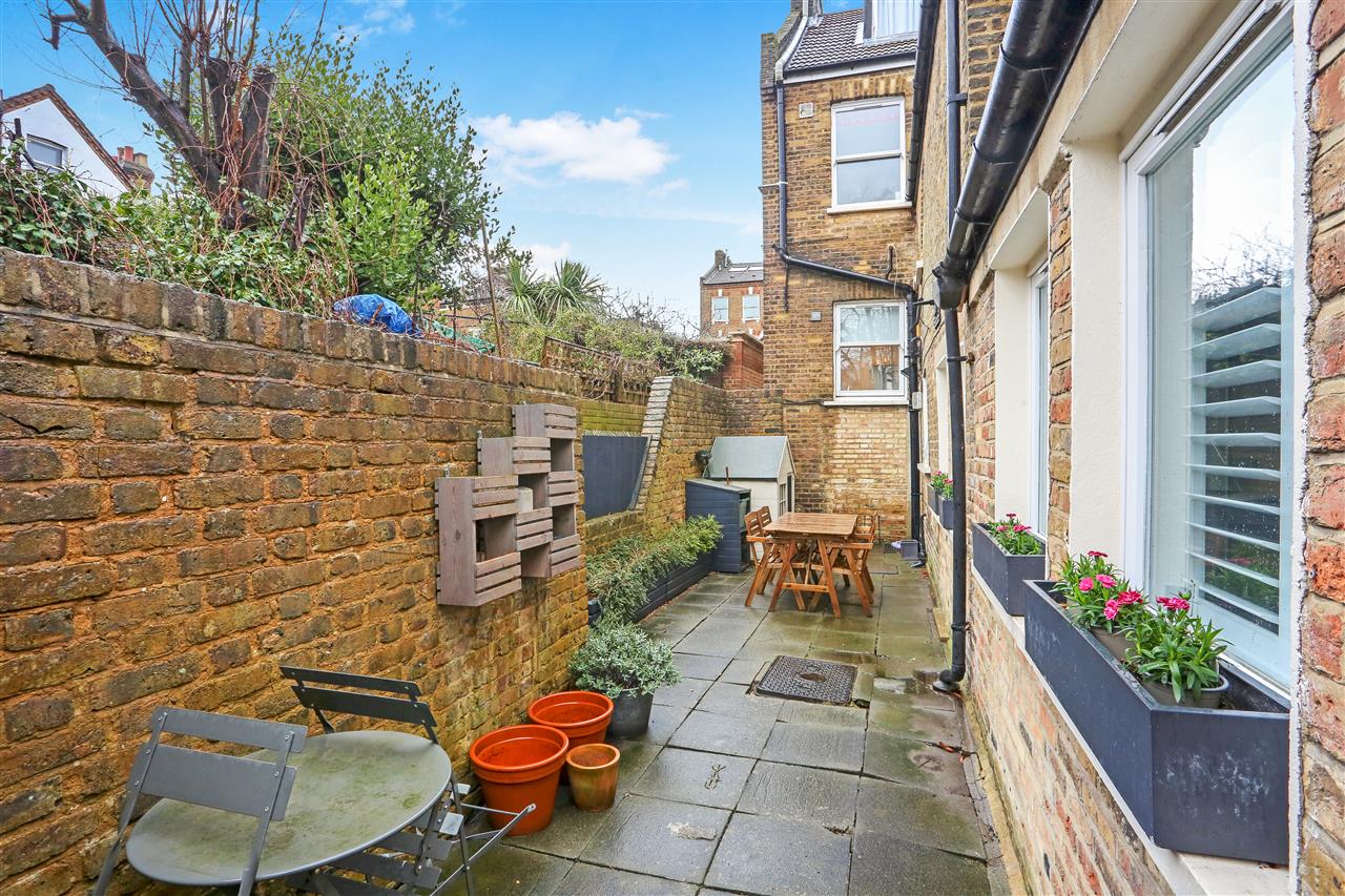 2 bed flat for sale in Highwood Road  - Property Image 21