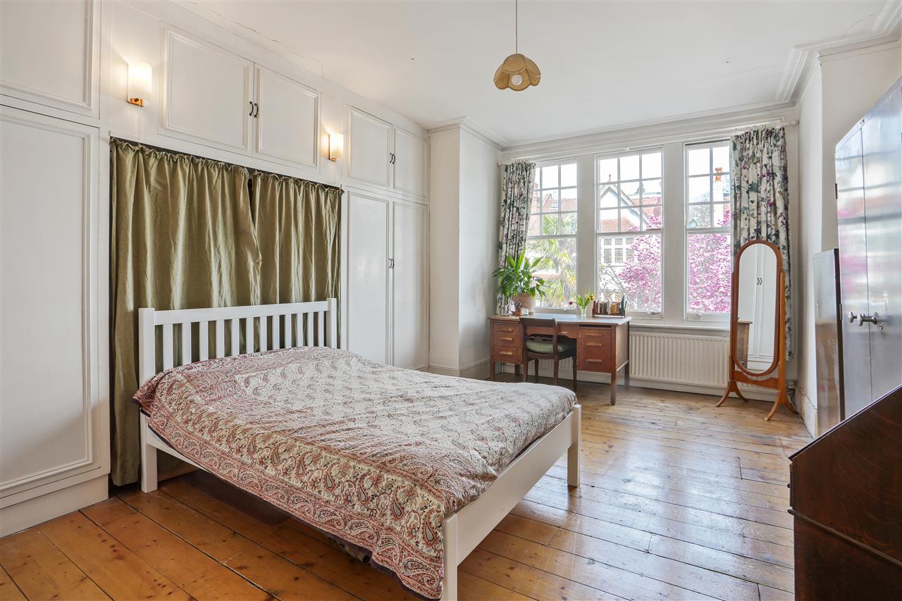 6 bed semi-detached house for sale 18