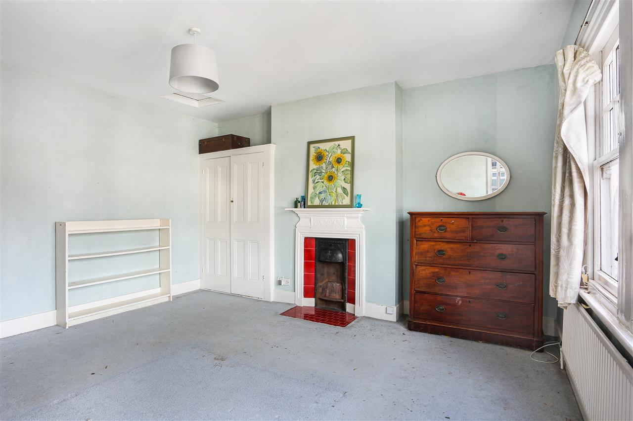 6 bed semi-detached house for sale 20