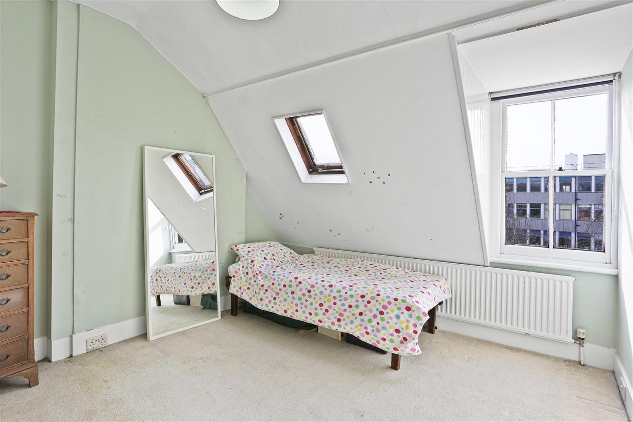 6 bed semi-detached house for sale 26