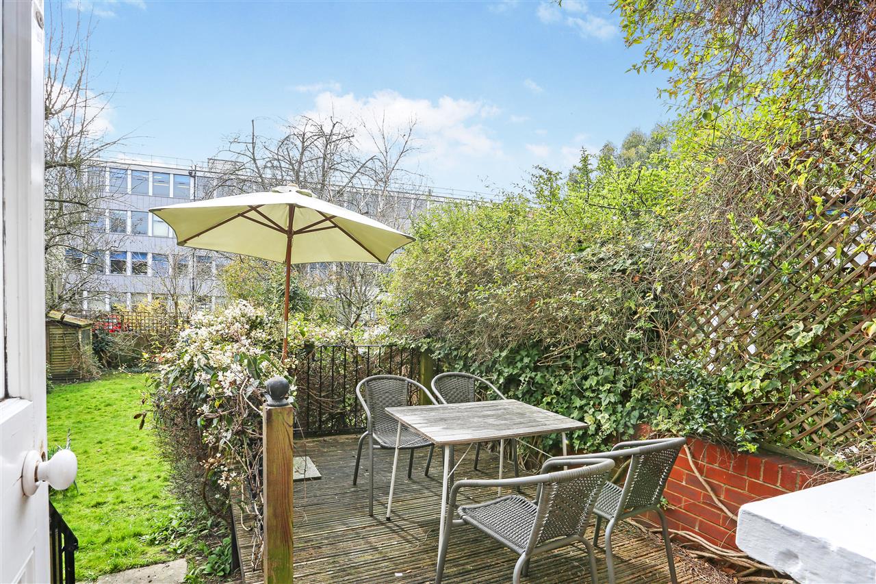 6 bed semi-detached house for sale 32