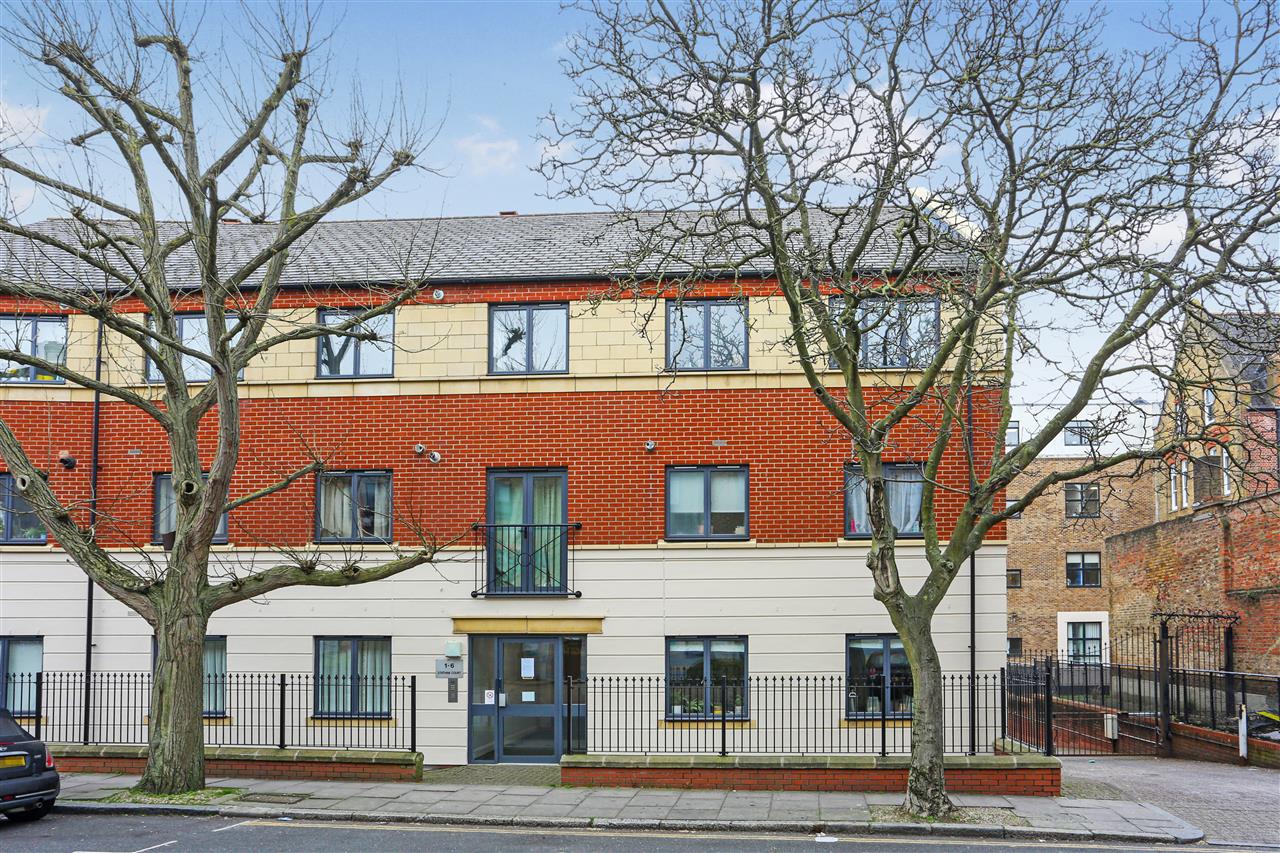 2 bed flat for sale in Statham Court  - Property Image 2