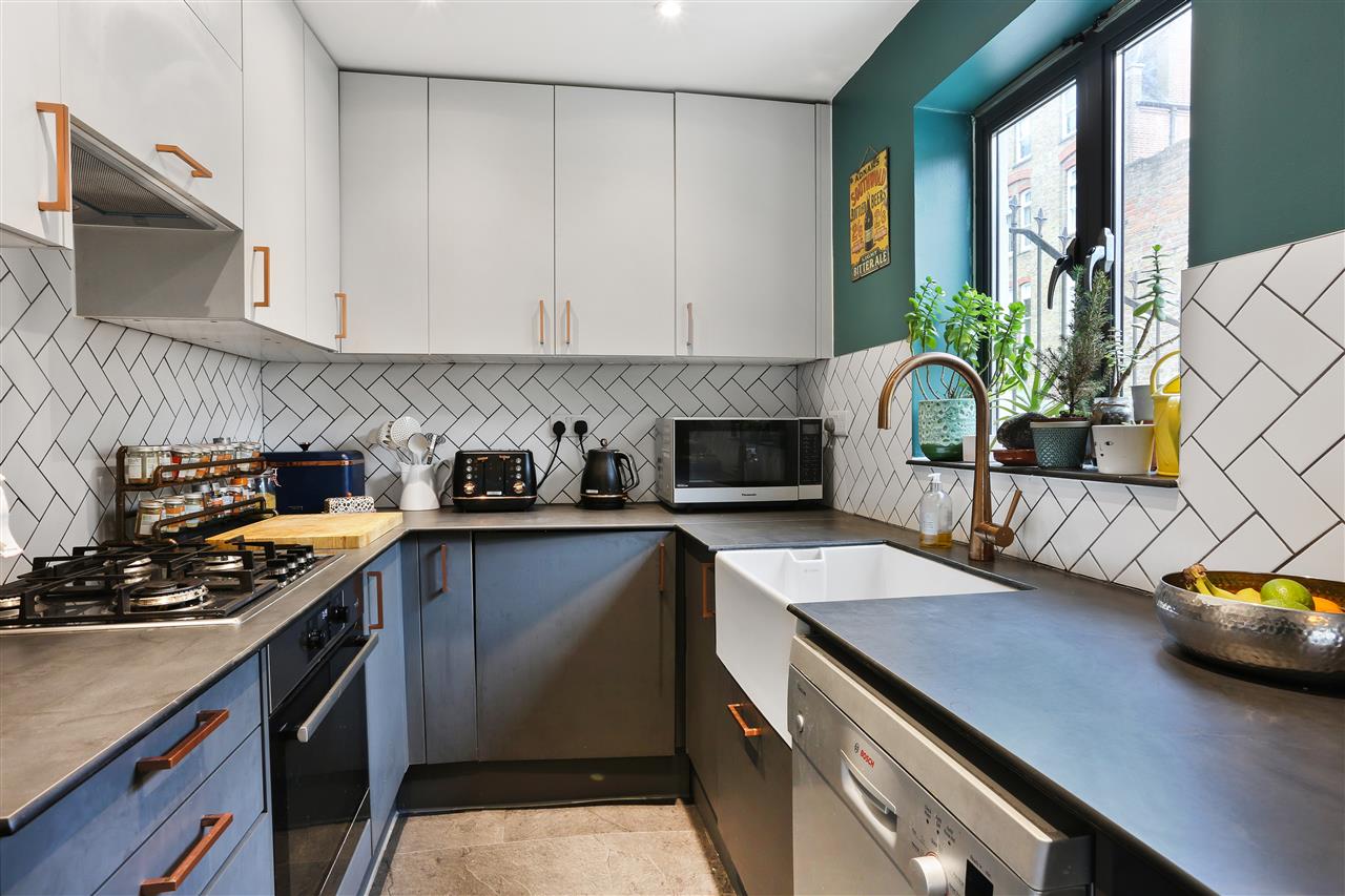 2 bed flat for sale in Statham Court  - Property Image 3