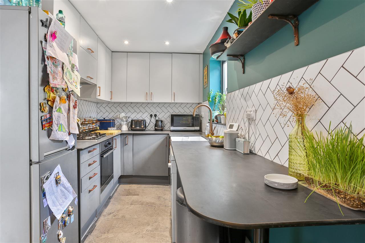 2 bed flat for sale in Statham Court 3