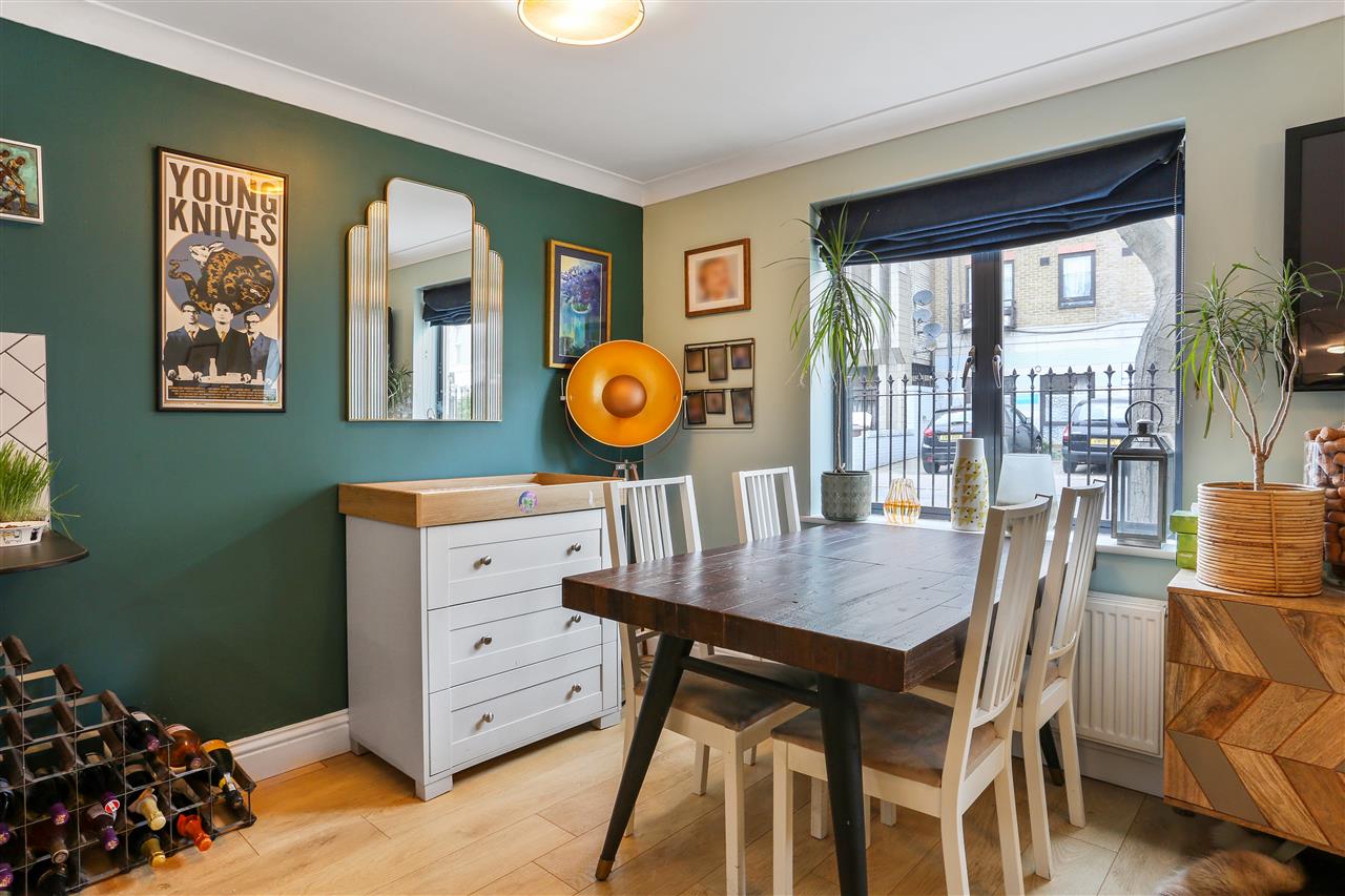 2 bed flat for sale in Statham Court 4