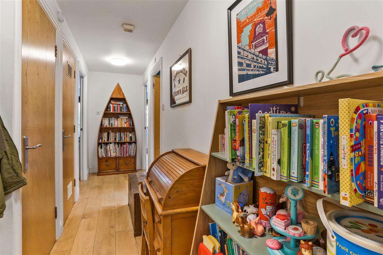 2 bed flat for sale in Statham Court 16