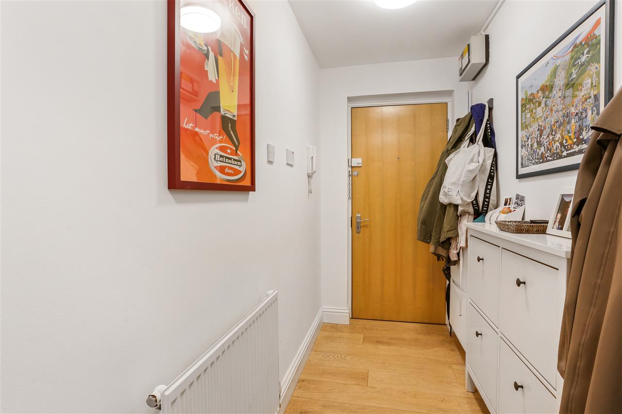 2 bed flat for sale in Statham Court 17