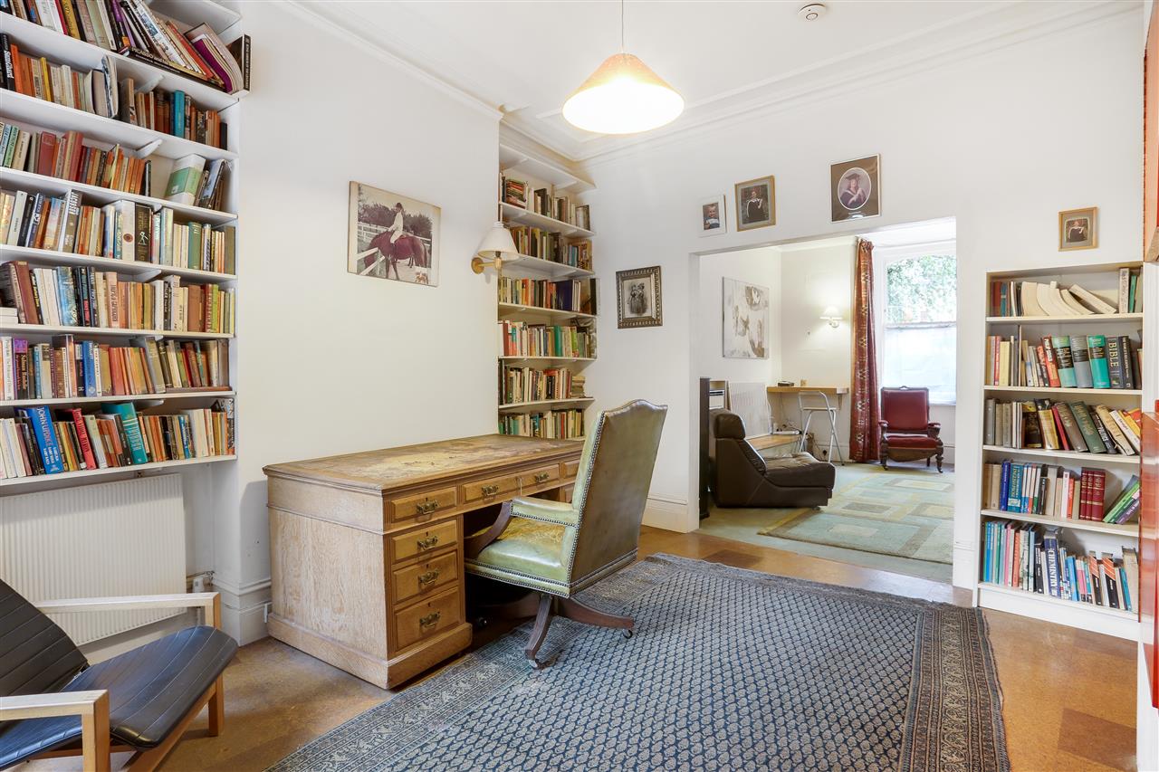 6 bed end of terrace house for sale in Huddleston Road 4