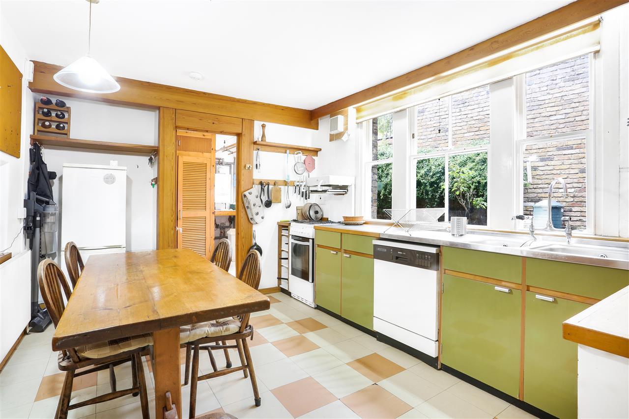 6 bed end of terrace house for sale in Huddleston Road  - Property Image 6