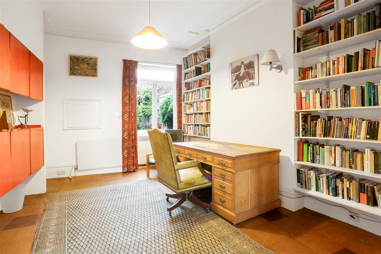 6 bed end of terrace house for sale in Huddleston Road  - Property Image 8